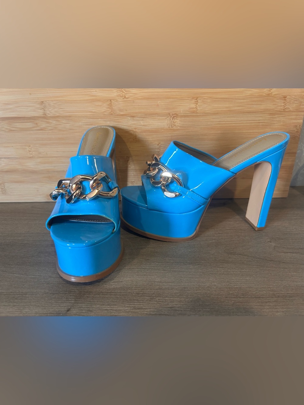 Blue platform heels with gold chain detail sz 7 brand new Miami heels